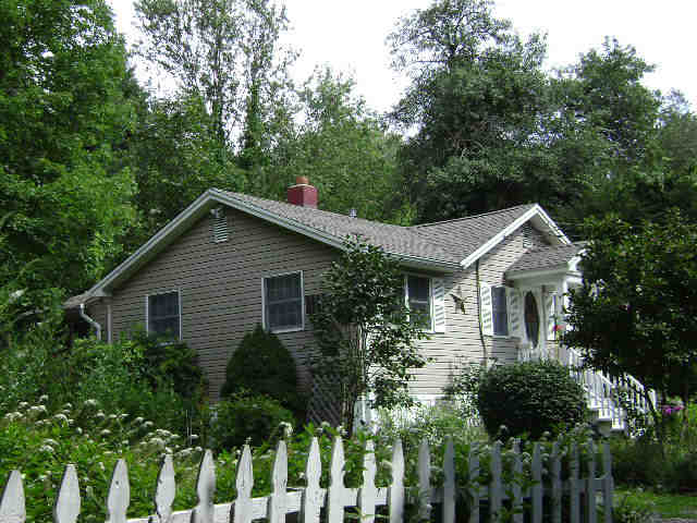 Building photograph for 38 LAKEVIEW DR